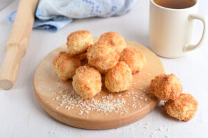 Learn how to make easy coconut macaroons with this recipe. The best part is that they're so quick and straightforward; you can get them made in under an hour!