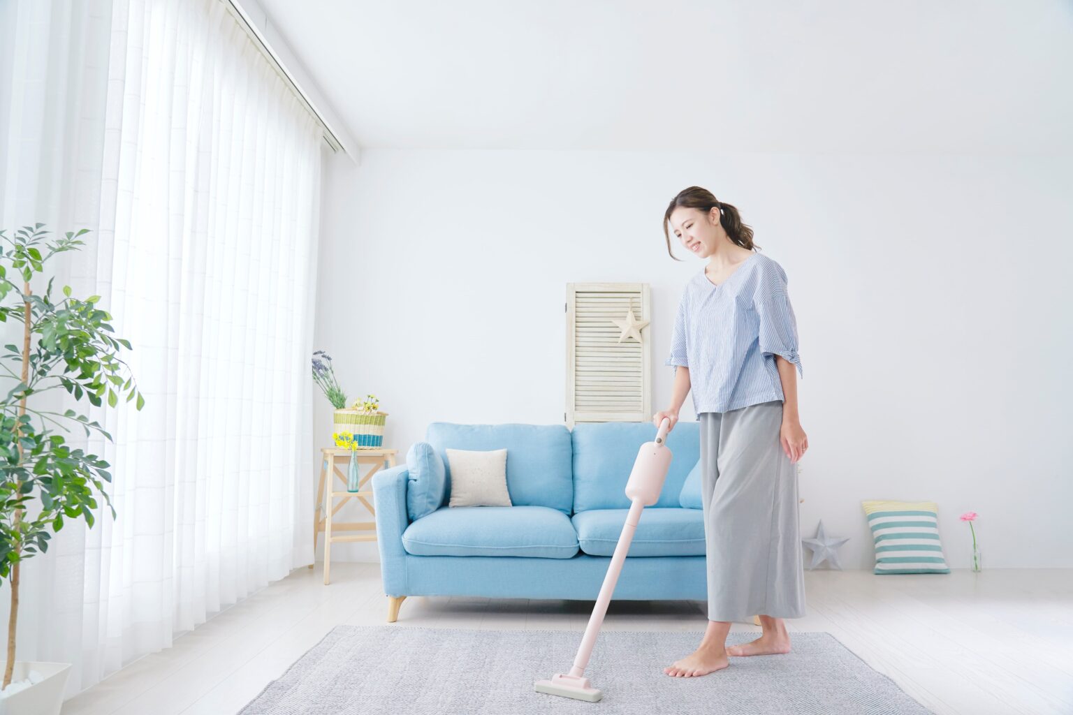 We’ve identified the best cordless stick vacuums of 2022. They are lightweight, powerful, versatile and easy to use.