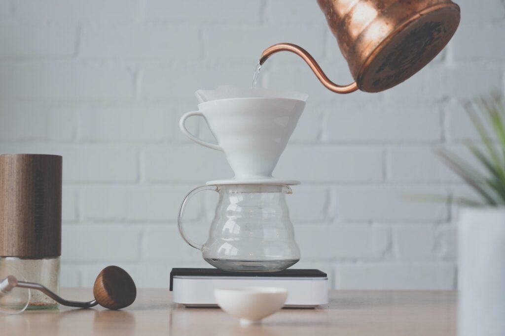 With a wide range of pour-over coffee makers on the market, it cannot be easy to choose the right one. This article helps with that, so check it out!